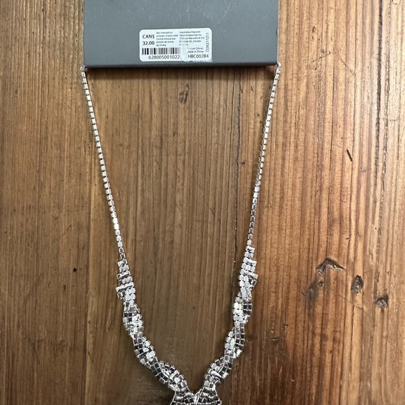 Elegant Silver Necklace - Picture 3 of 3